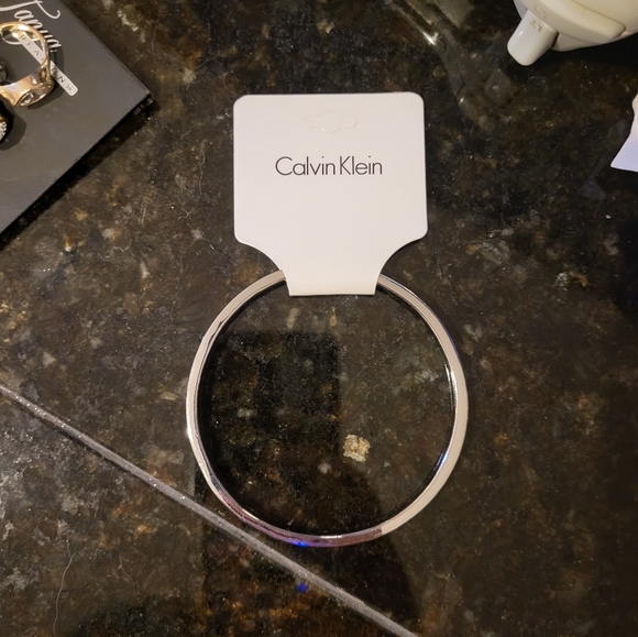 Calvin Klein NWT Swarovski Bangle - Picture 3 of 5